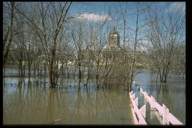 1997 flood - Roslyn Road - view of legislative buildings