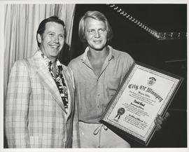 Mayor Bill Norrie presenting Actor David Soul with an Honourary Citizenship award