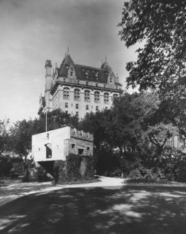 Fort Garry Gate and Fort Garry Hotel
