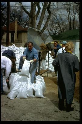 1997 flood - Scotia Street - making sandbags