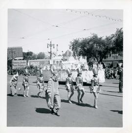 Winnipeg's 75th Anniversary parade - circus float
