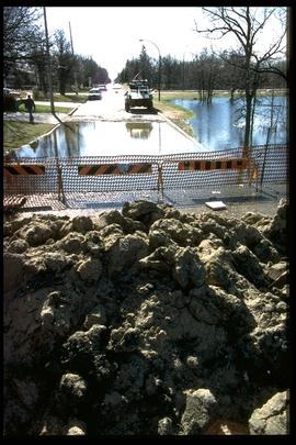 1997 flood - Bonner Avenue - sandbag and earthen dikes at Bunn's Creek