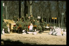 1997 flood - Kildonan Park - military personnel making sandbags