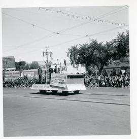 Winnipeg's 75th Anniversary parade - Canada Post float