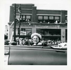 Winnipeg's 75th Anniversary parade - Hollywood star Alexis Smith