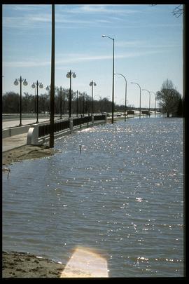 1997 flood - Pembina Highway - bridge over La Salle River