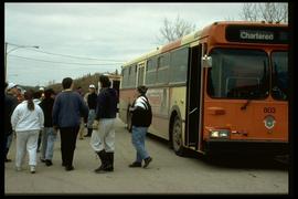 1997 flood - Turnbull Drive - sandbaggers leaving a bus