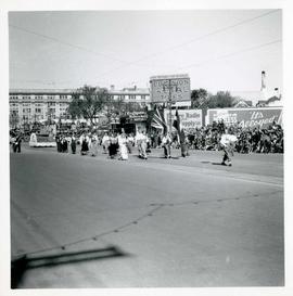 Winnipeg's 75th Anniversary parade - Latvian community